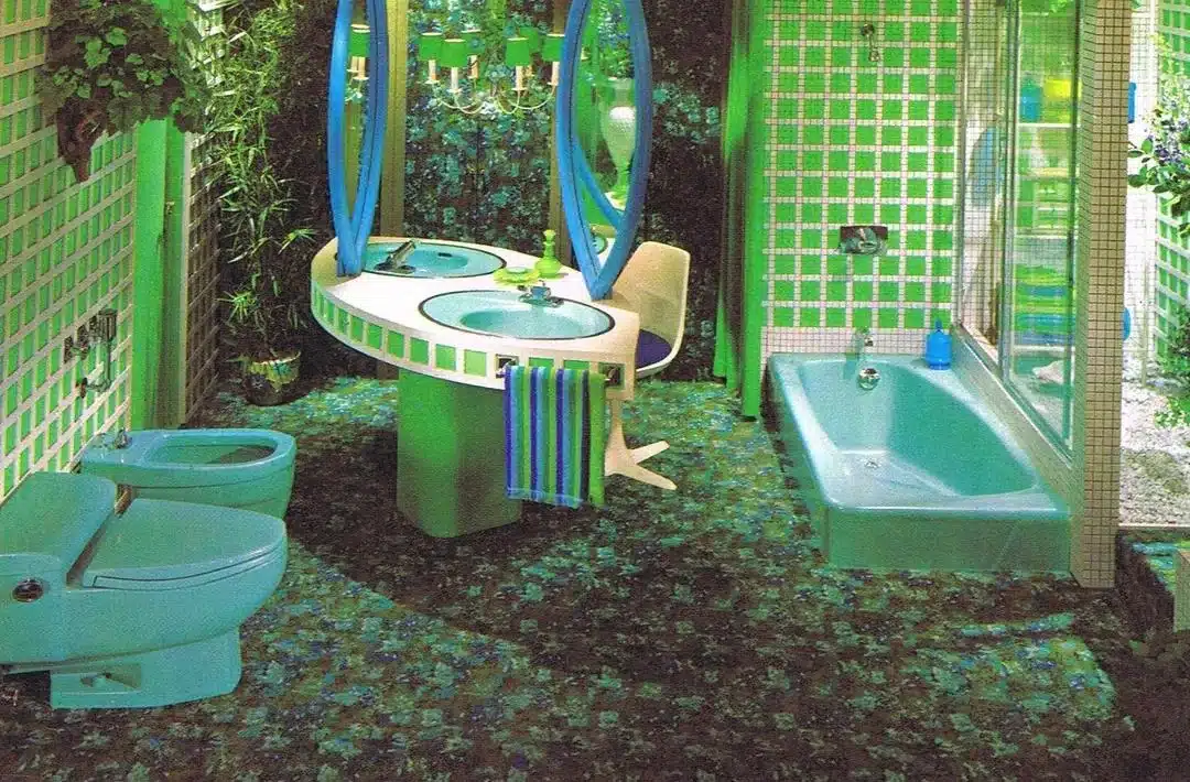 bagno verde con vasca e bidet anni settanta in America
