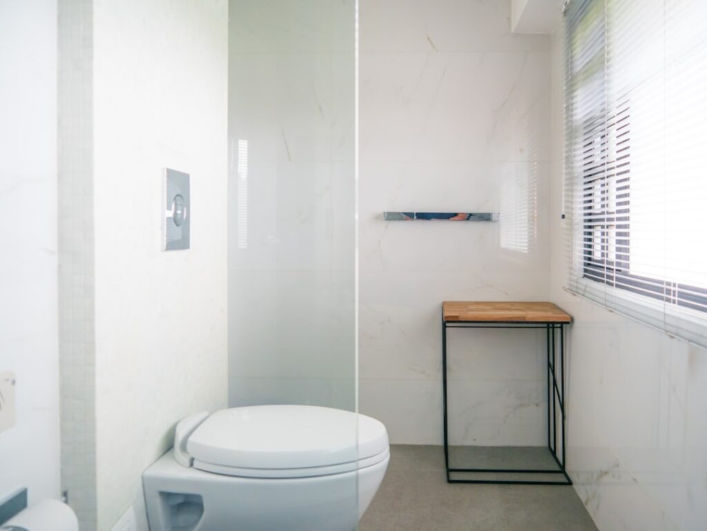 Sanitari moderni per bagno: come scegliere wc e bidet (guida pratica)