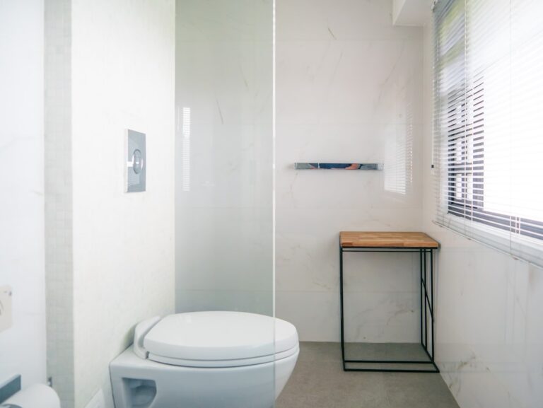 Sanitari moderni per bagno: come scegliere wc e bidet (guida pratica)