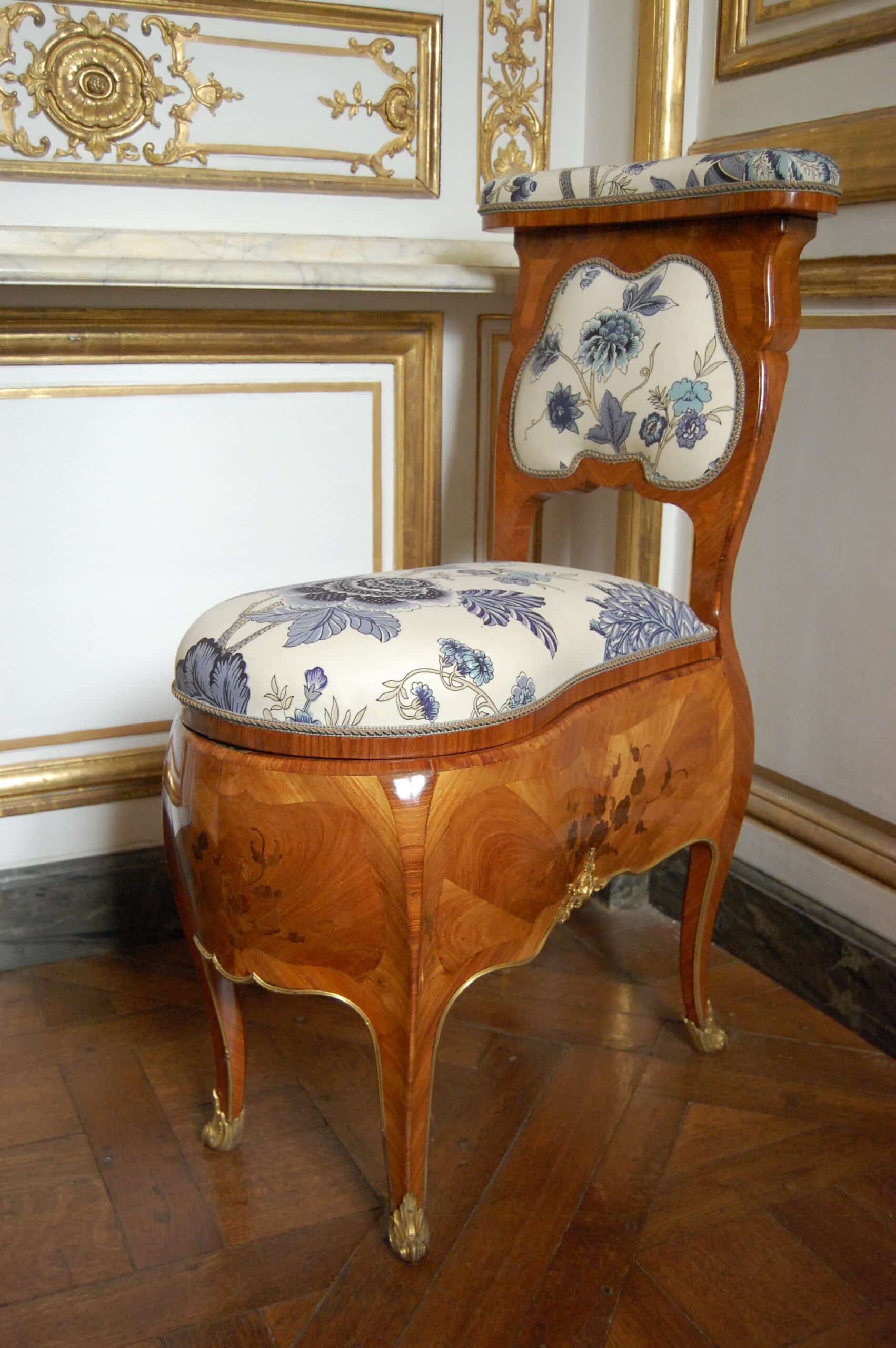 bidet storico Madame Pompadour esposto alla Reggia di Versailles