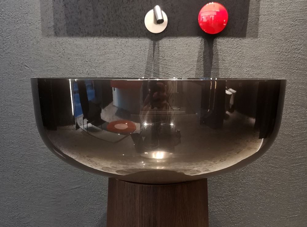 Albume lavabo freestanding Cristalmood e legno di rovere