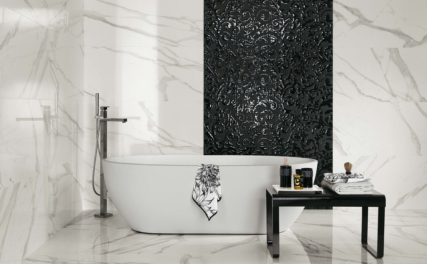 bagno in gres porcellanato effetto marmo