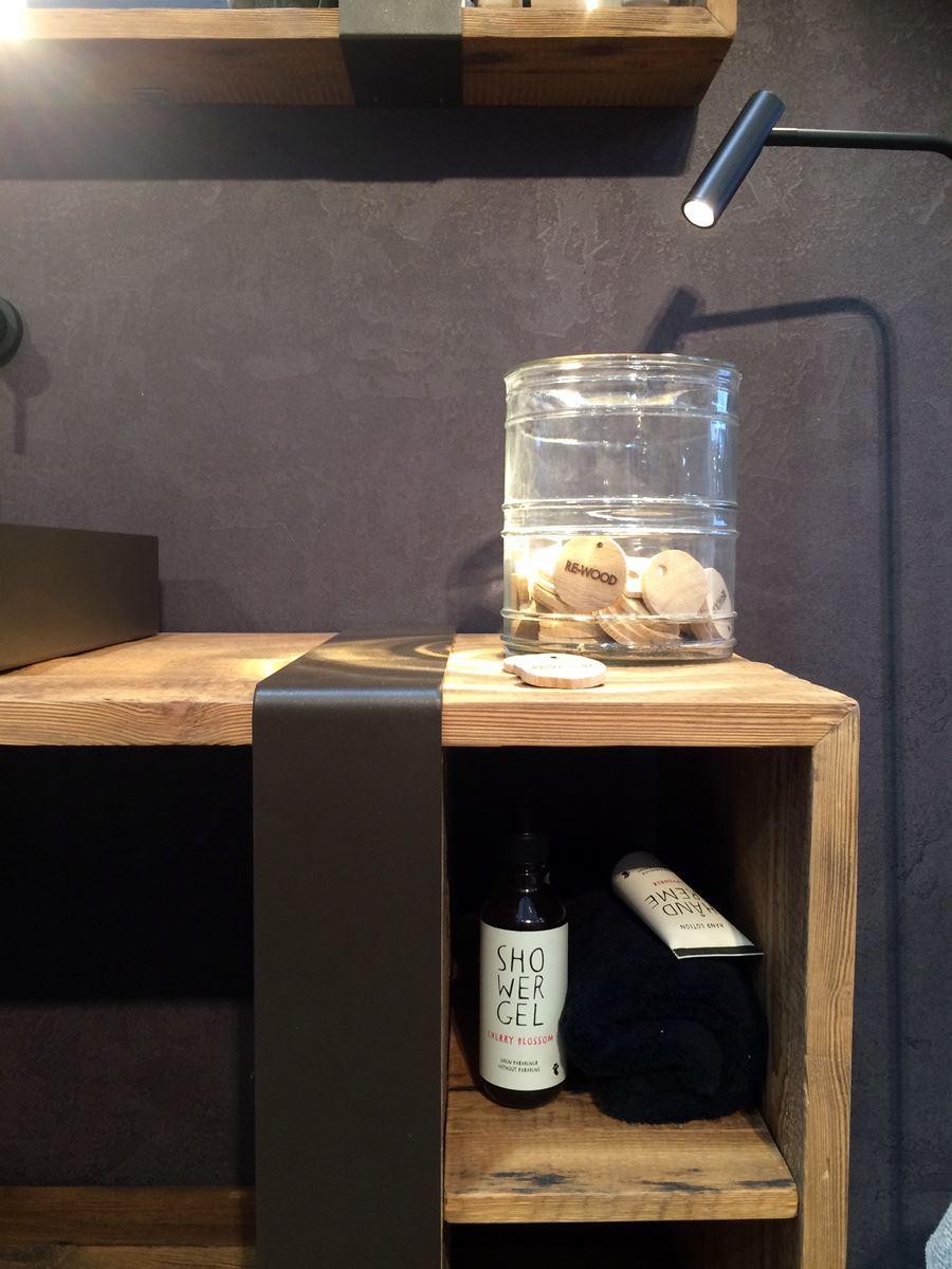arredo bagno ecosostenibile in legno massello Re-Wood a Cersaie 2018