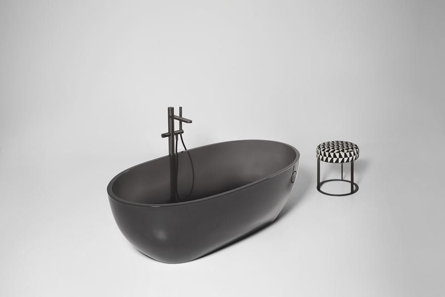 Reflex | Vasca freestanding trasparente in resina colorata, design Antoniolupi
