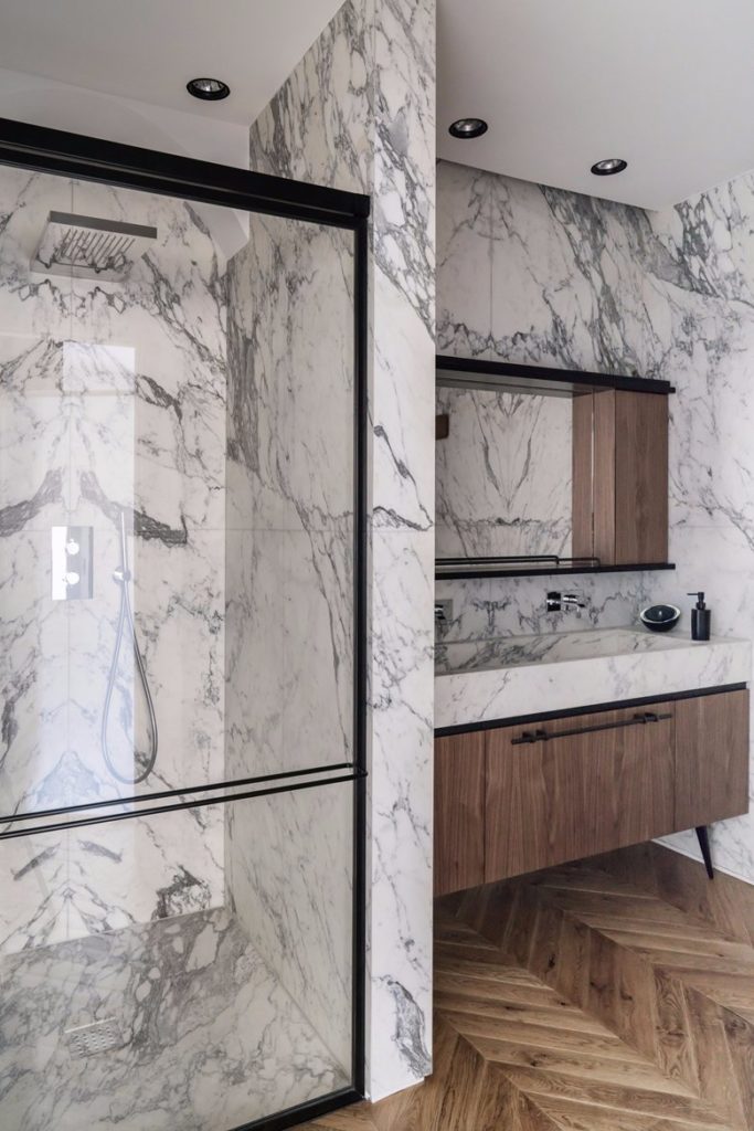 Appartamento Lagrange Torino bagno marmo e legno