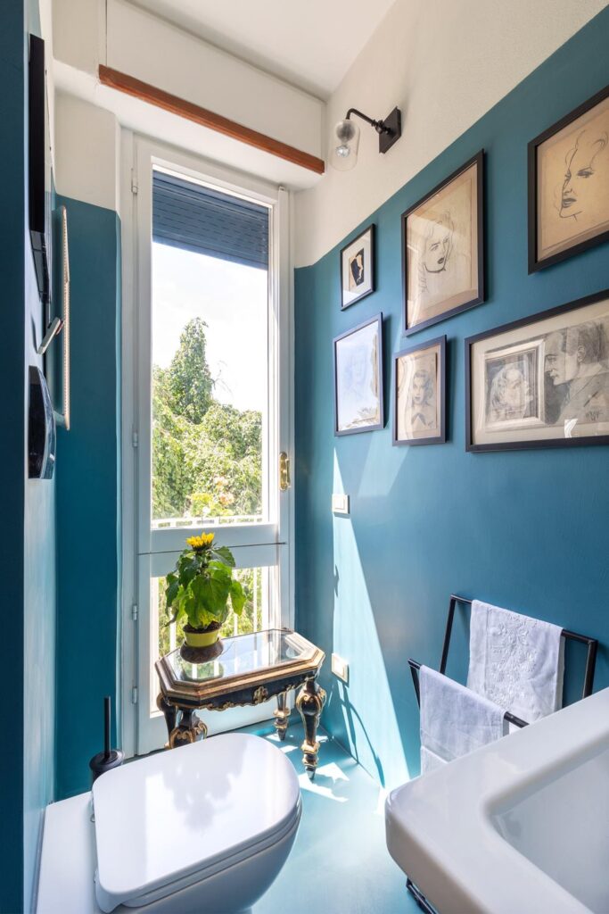 bagno in resina blu