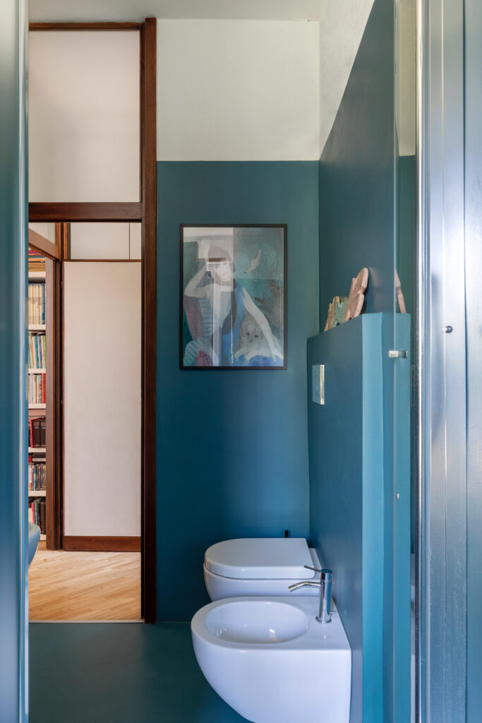 bagno in resina blu