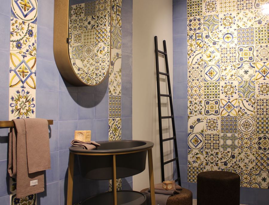 Stand ceramica sant'agostino a Cersaie 2018 gres effetto maiolica Vita