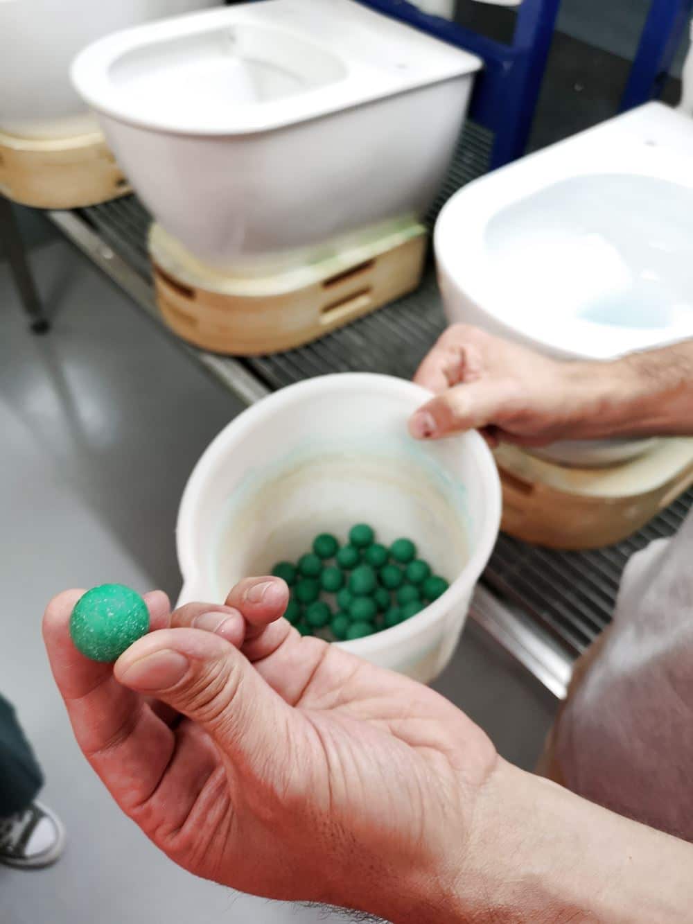 Produzione sanitari ceramica GSI test sullo scarico