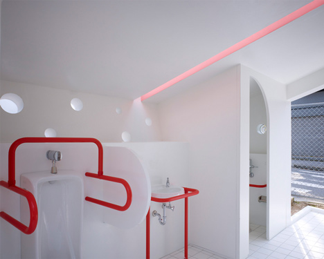 toilet tour