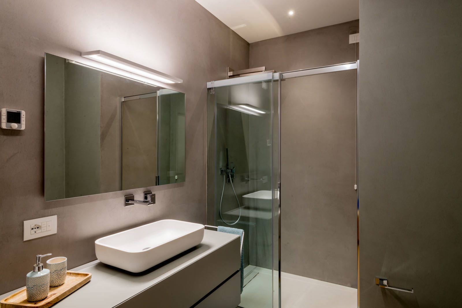 come illuminare il bagno: guida e calcolo illuminotecnico
