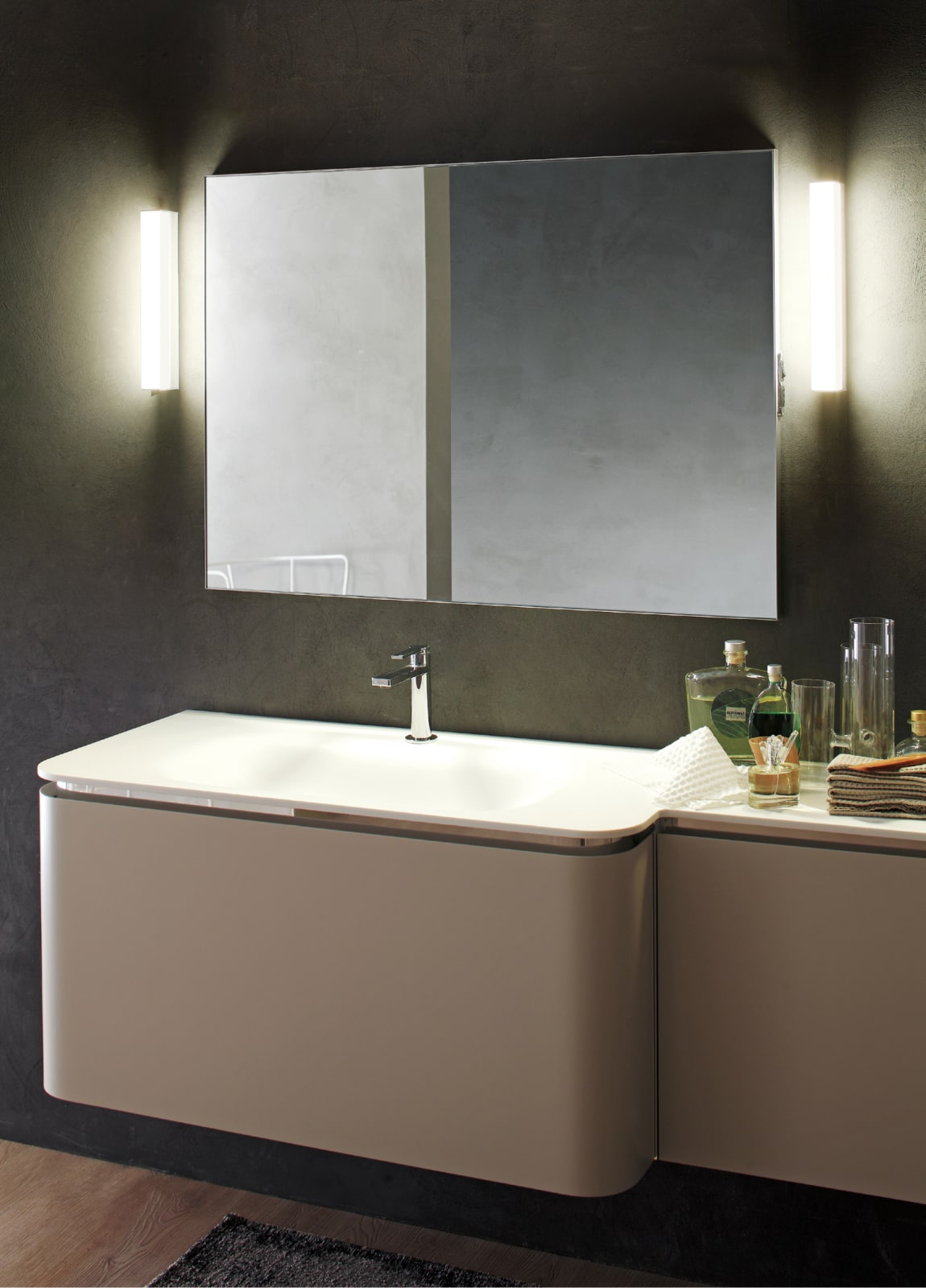lampade laterali specchio bagno zona lavabo