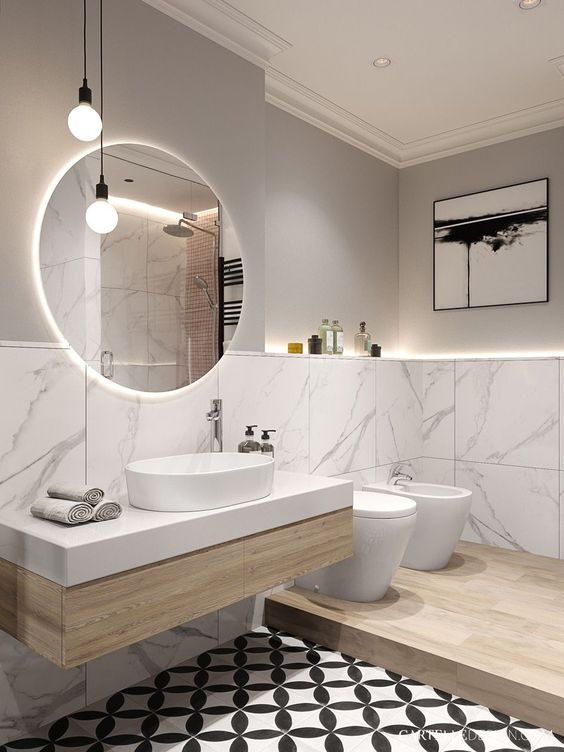 lampada sospesa sopra specchio bagno