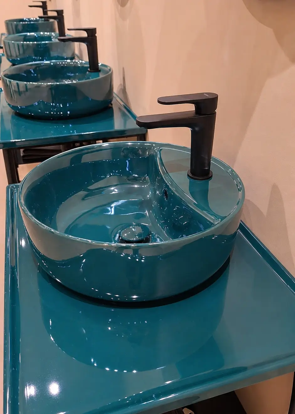 top e lavabo in ceramica vetrificata blu petrolio