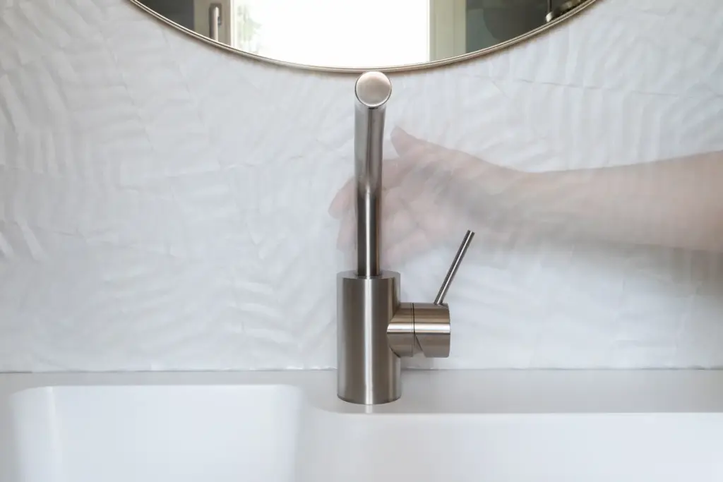 miscelatore lavabo bagno in acciaio satinato