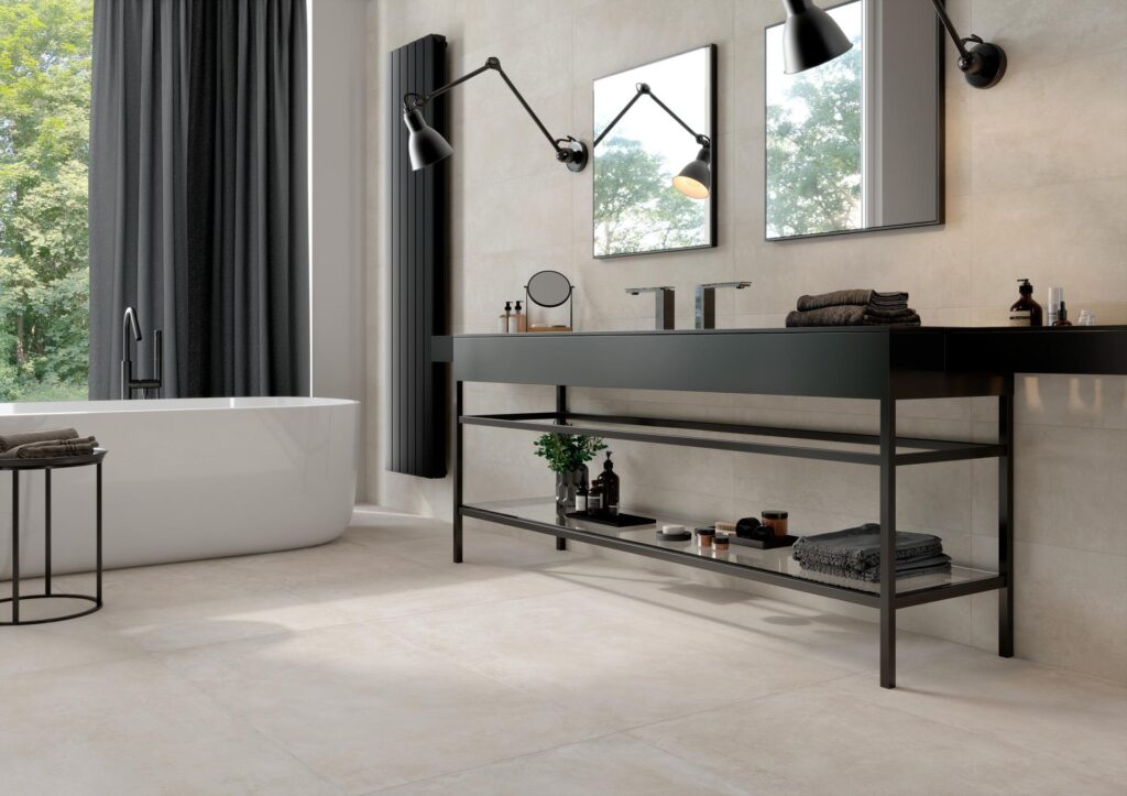 bagno moderno con piastrelle antibatteriche