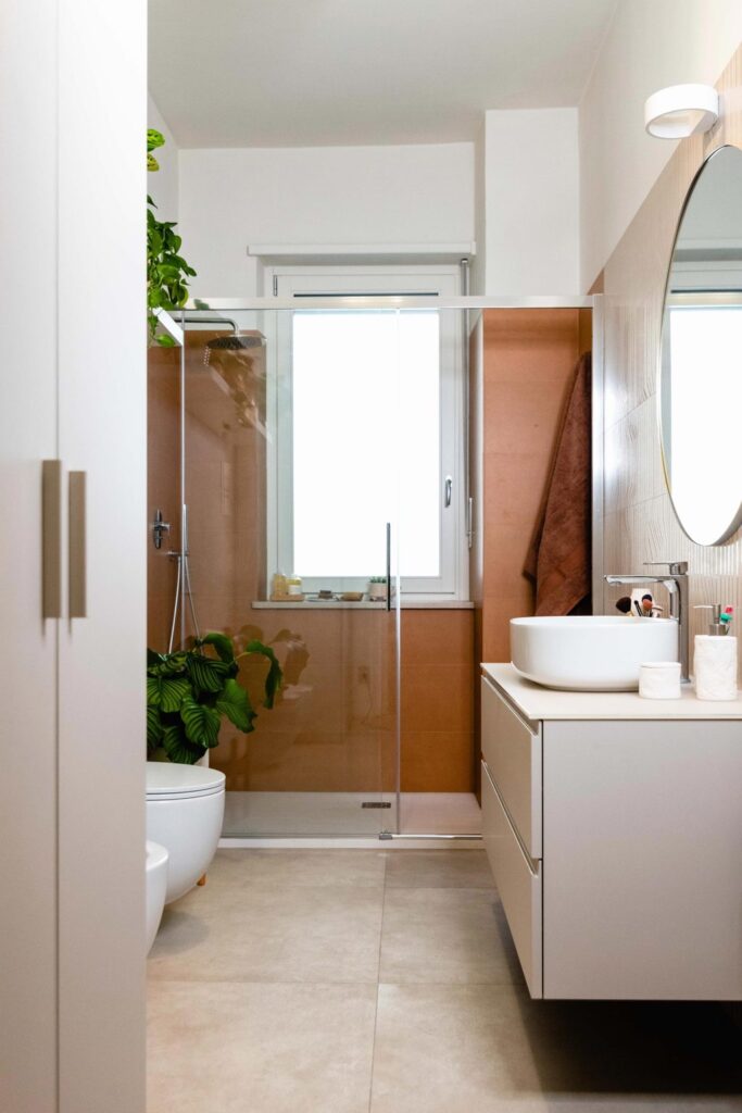 finestra nella doccia del bagno