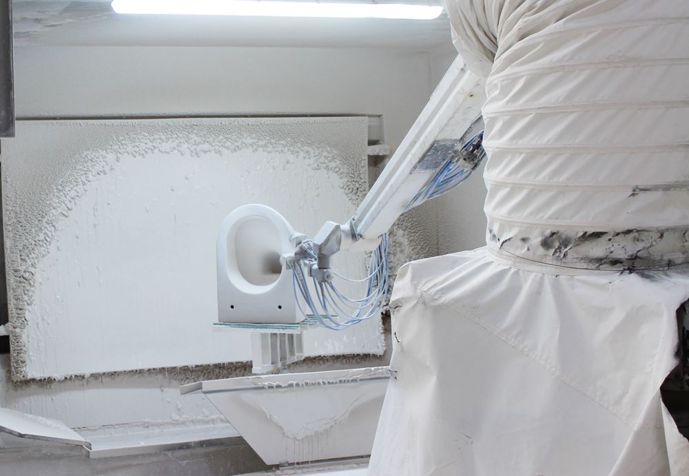 Produzione sanitari ceramica GSI fase di smaltatura automatizzata