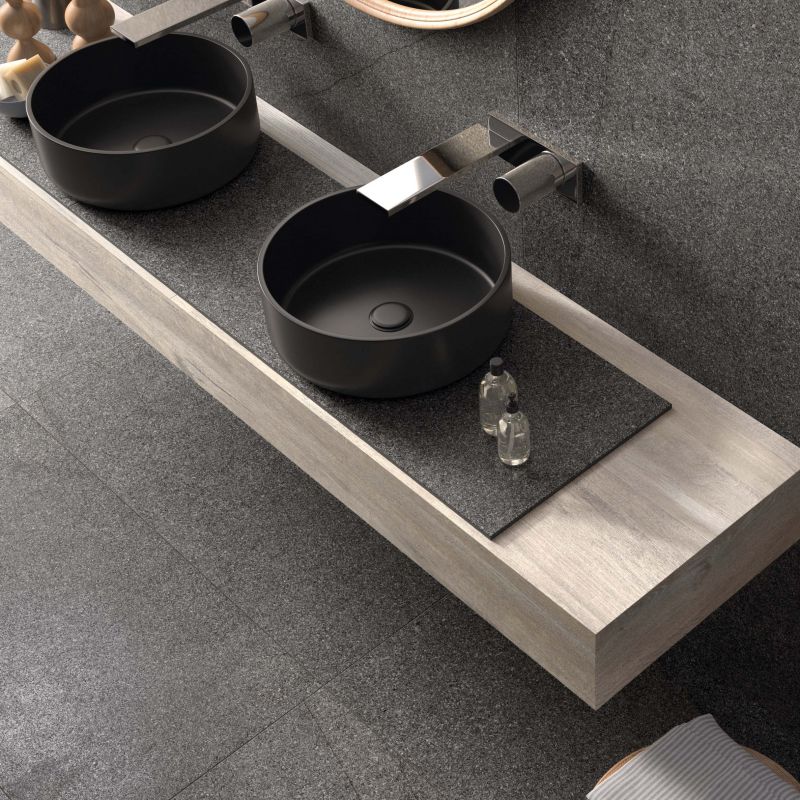 piastrelle nere in gres per bagno effetto terrazzo