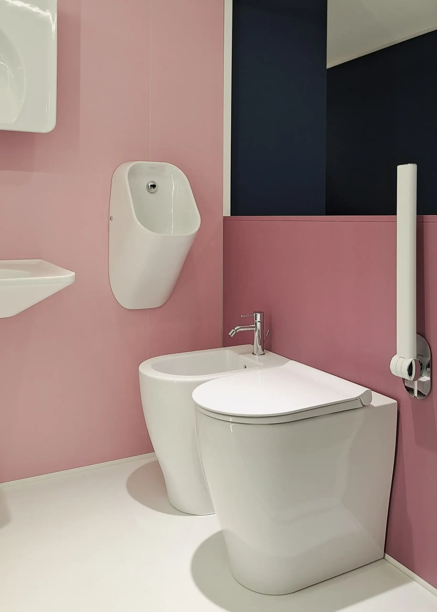 wc filo parete alto disabili