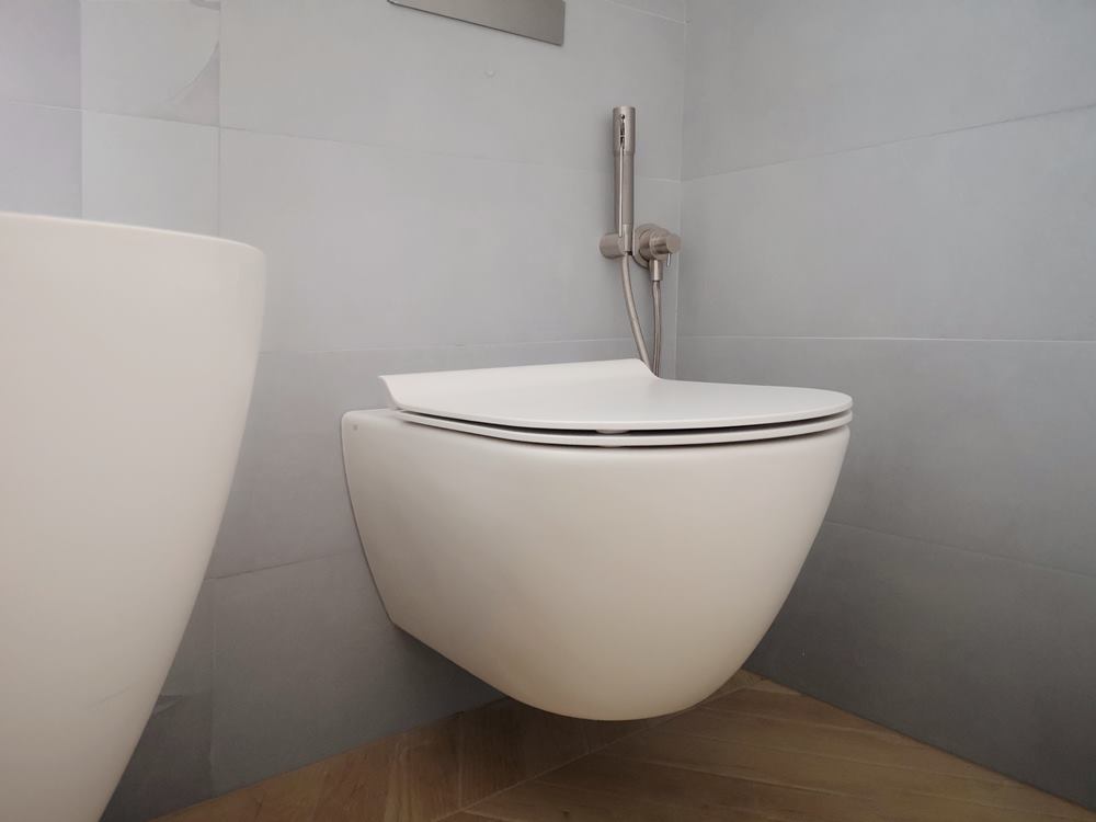 wc sospeso bianco