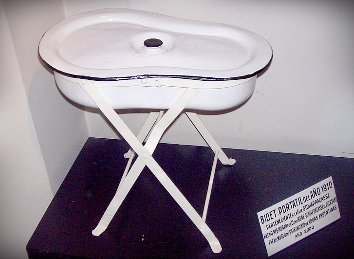 Bidet portatile di inizio novecento in metallo