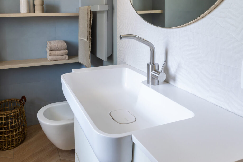 top con lavabo integrato su mobile a profondità 36cm