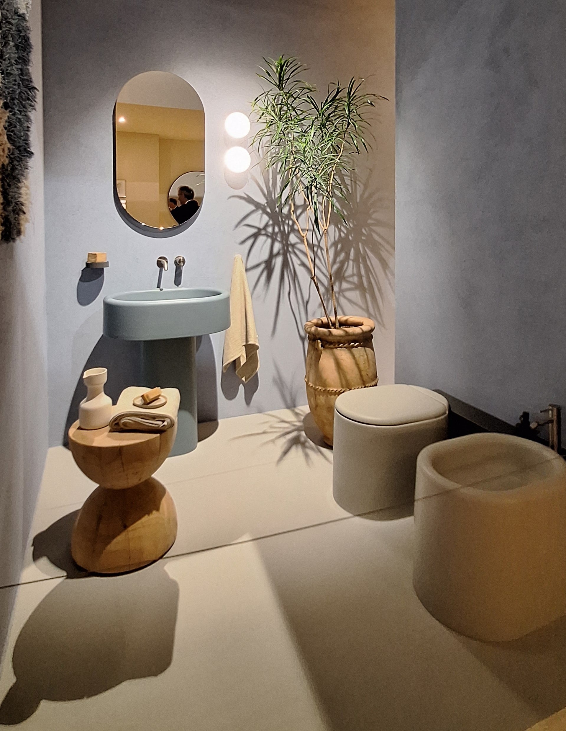 stand bagno completo di sanitari e lavabo a colonna al Salone Bagno 2026