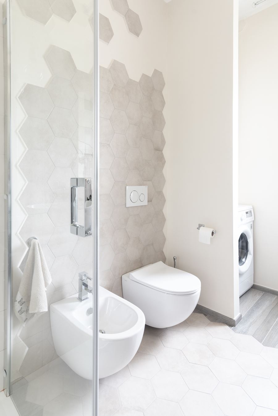progetto bagno con colore neutro