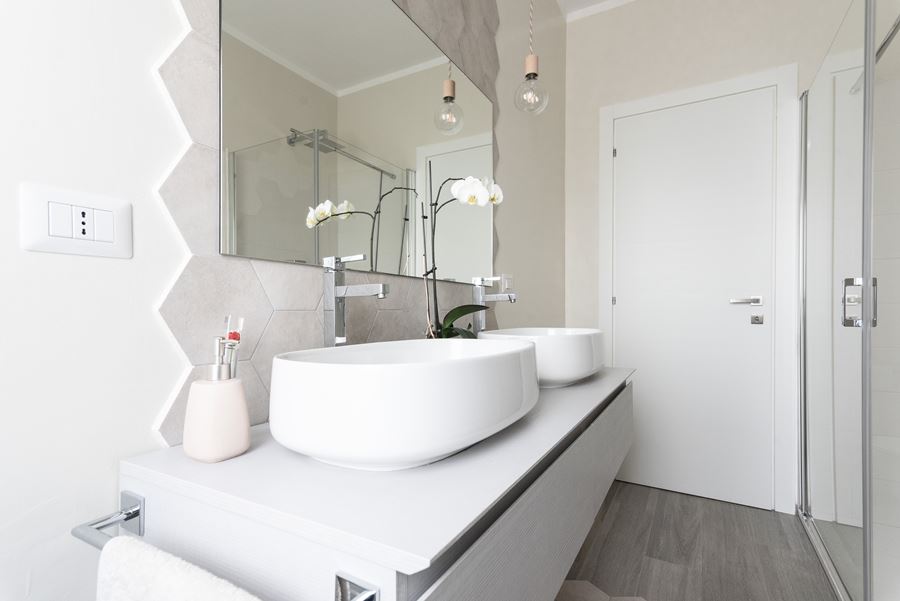 arredo bagno colore neutro